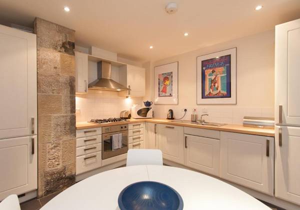 Edmonstone Suite Old Town