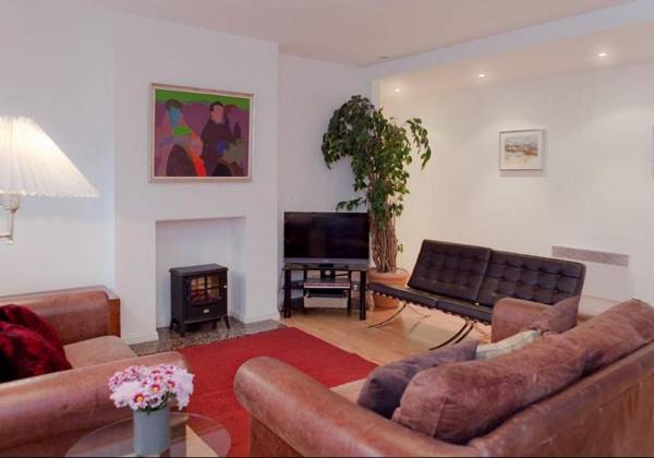 Causewayside Apartment - The Edinburgh Address