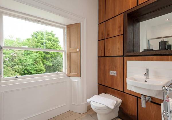 The Lochside House Residence