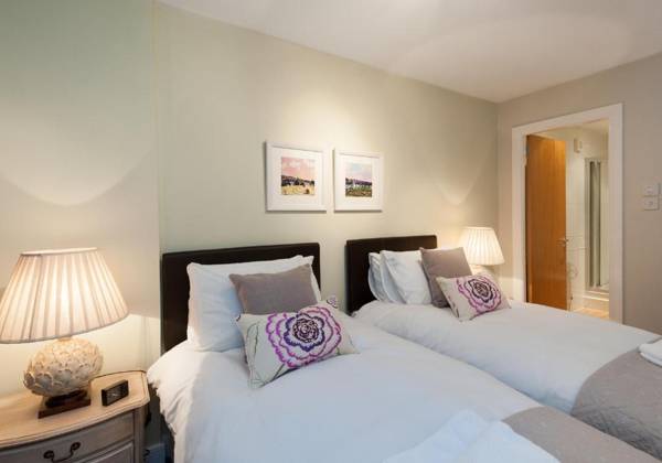 The Botanist Apartment Edinburgh Old Town 2 Bedroom Lift Parking previously The Parkgate Residence