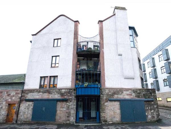The Malt Kiln Apartment Edinburgh Old Town 3 Bedroom Parking previously McDonald Residence