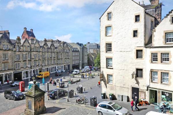 West Bow - Comfy 2 bed on West Bow overlooking Grassmarket
