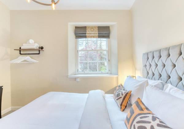 The Gloucester Lane Residence