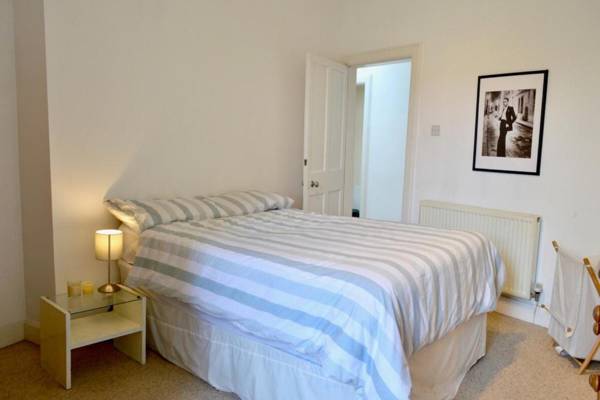 Central and Inviting 2 Bed- Perfect for Festival!