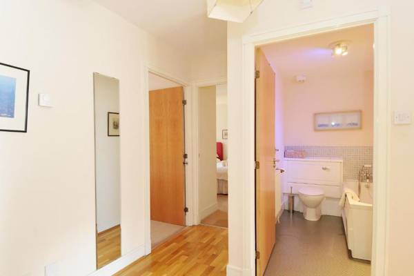 202 quiet 2 bedroom property in residential area with secure private parking