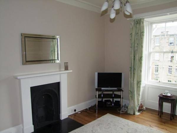 331 Attractive 2 bedroom apartment in Edinburgh's New Town