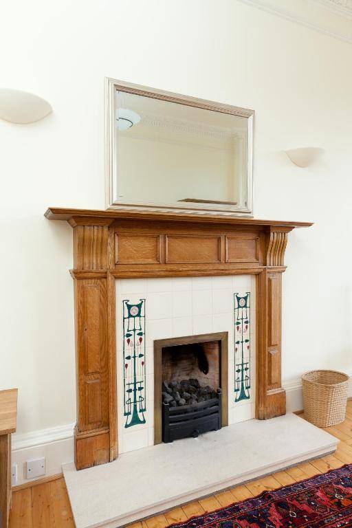 380 Charming one bedroom property in an attractive residential area with great cafes restaurants and shops nearby