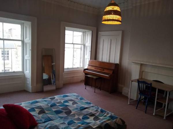 Lauriston Skylight Roomz