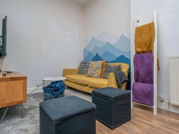 Pass the Keys Renovated 2 Beds flat near City Centre and Meadows