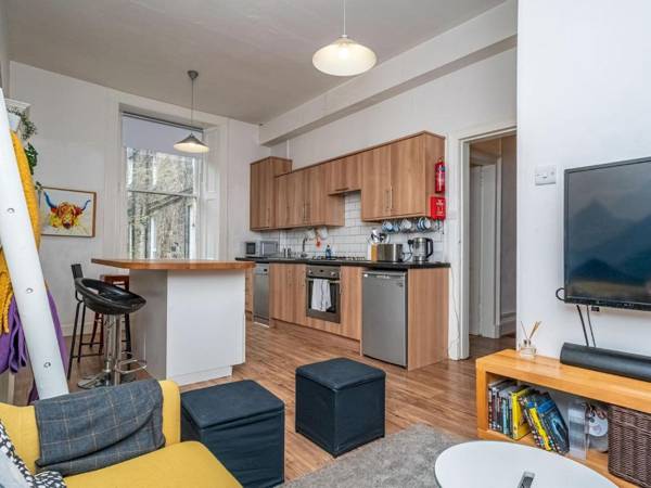 Pass the Keys Renovated 2 Beds flat near City Centre and Meadows