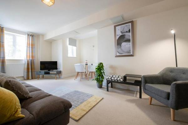 Bellaire Stays Ashford fully Serviced Apartments centrally located with Free Parking!