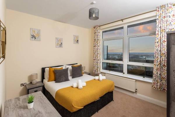 Luxury Penthouse Apartment in central Ashford with free parking