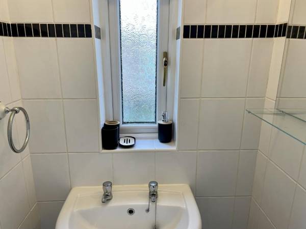 Two Bedroom Apartment by Klass Living Serviced Accommodation & Apartments Airdrie - Nicol Apartment With WiFi & Parking