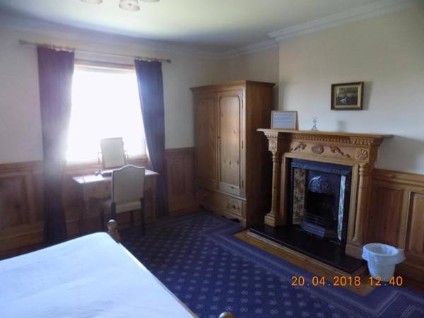 The Londesborough Arms bar with en-suite rooms