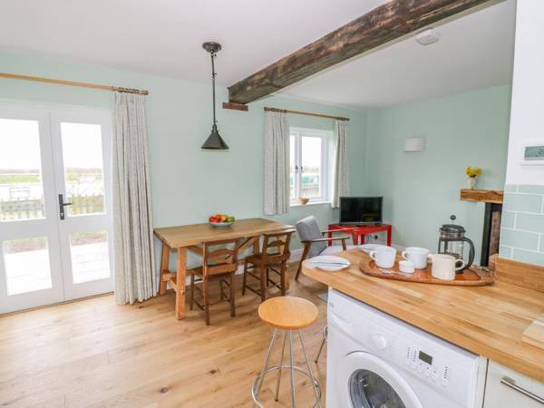 Wigrams Canalside Cottage