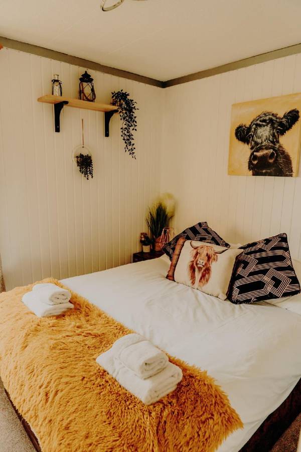 Luxurious mountain retreat lodge Hunters Quay