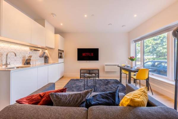 LUXURY APARTMENTS - Heathrow airport - FREE PARKING