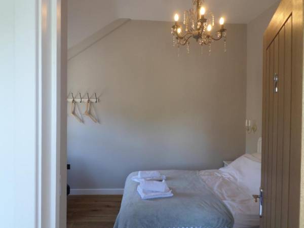 The Queen Matilda Country Inn & Rooms