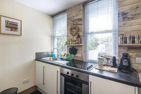 Holey Moley Lodge - 2 Bedroom - Llanteg - Pembrokeshire