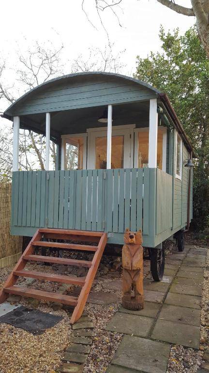 Little England Retreats - Cottage Yurt and Shepherd Huts