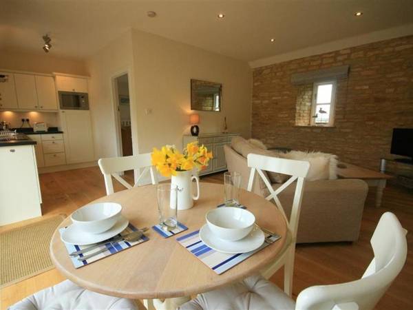 Saddlebacks Barn BURFORD