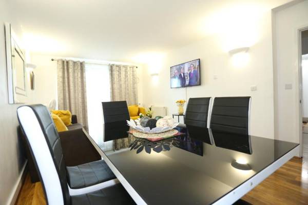 Lovely View 2 beds 2 bath Apartment London