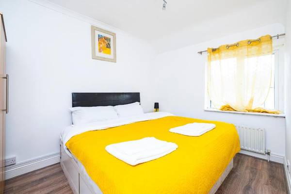 4 Bedrooms Self Catering Dagenham House Free Wifi & Netfix