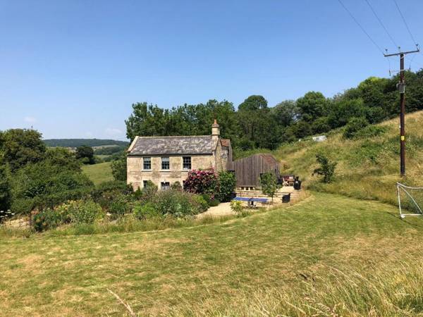 Large Boutique Holiday House with hot tub near Bath