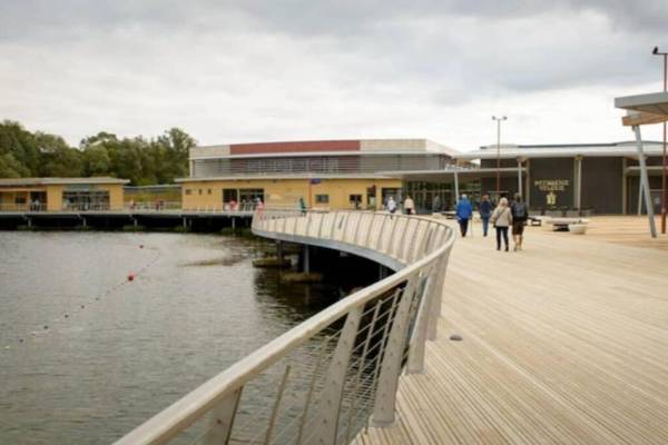 Chichele House sleeps 8 private parking Corporate Welcome