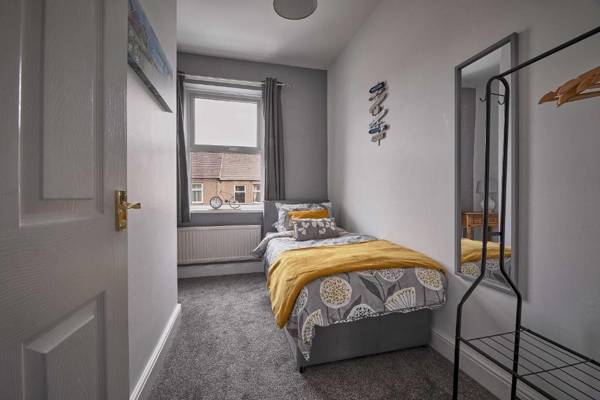 Host & Stay - Skyview