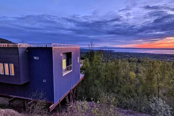 Modern 4BR Loft- Denali View Roofdeck Pool Table