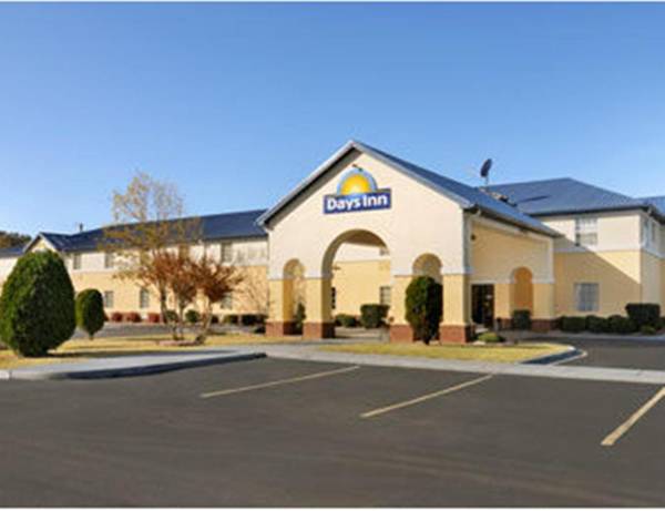 Days Inn by Wyndham Lincoln