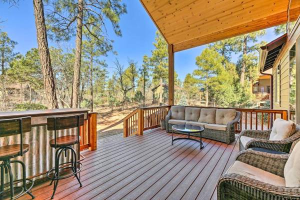 Luxurious Lakeside Cabin with Private Hot Tub!