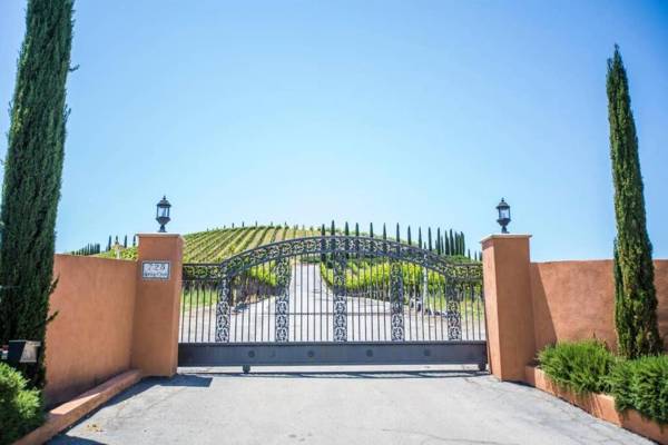 Aterno Vineyard Guest House