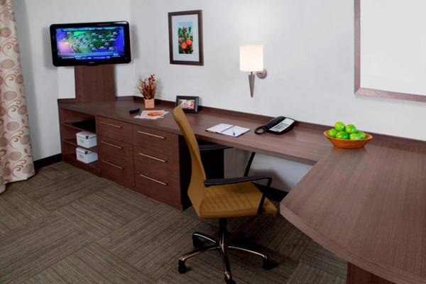 Workspace - Candlewood Suites HARTFORD DOWNTOWN