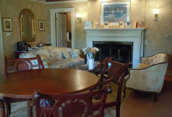 Tidewater Inn