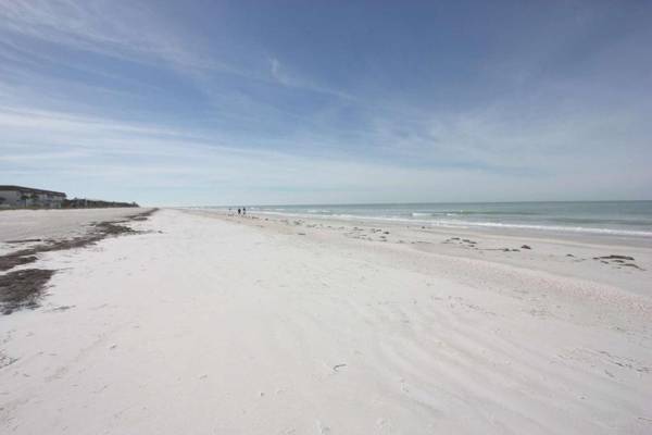 201 Belleair Beach Club