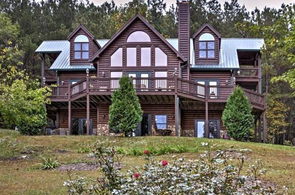 Grand Ellijay Cabin with Mountain Views and Pool Table!