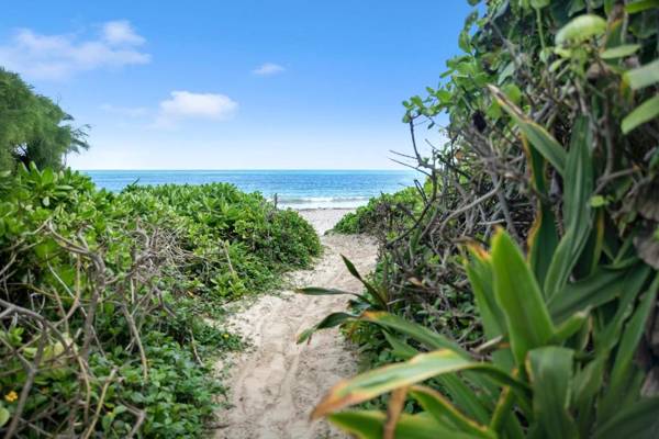 Step back in time in this Plantation Cottage by the beach