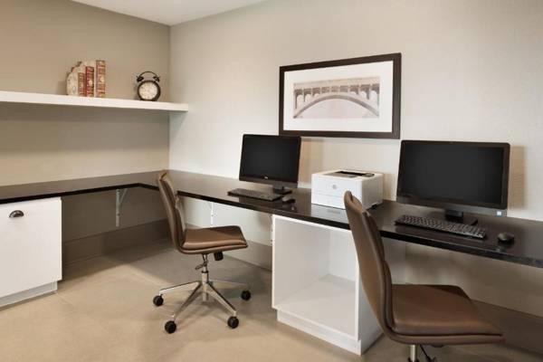 Workspace - Country Inn & Suites by Radisson Indianola IA