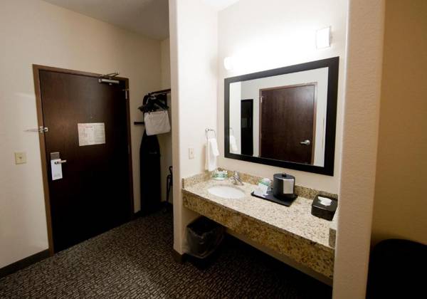 Cobblestone Inn & Suites – Manchester