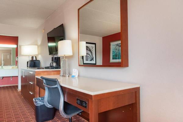 Workspace - Spencer Inn & Suites