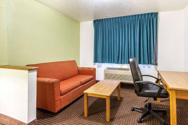 Workspace - Econo Lodge Inn & Suites