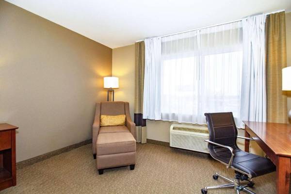 Workspace - Comfort Inn & Suites East Moline near I-80