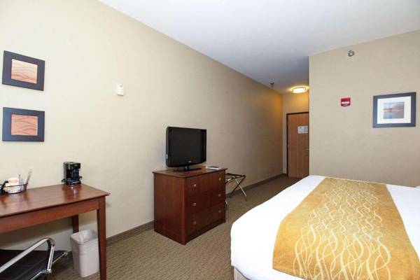 Comfort Inn & Suites East Moline near I-80