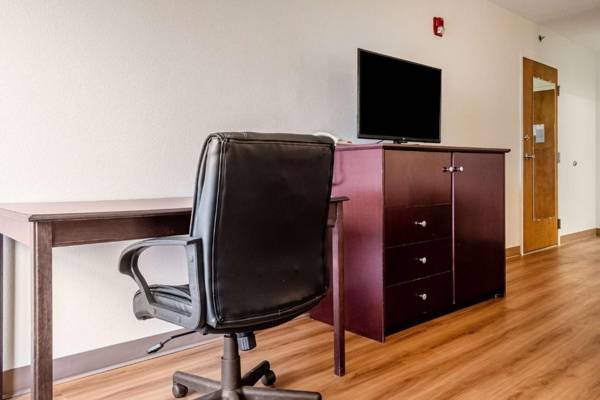 Workspace - Motel 6 Walton KY - Richwood - Cincinnati Airport South