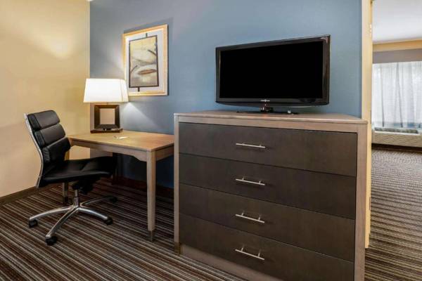 Workspace - La Quinta Inn & Suites by Wyndham Broussard - Lafayette Area