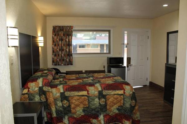 Evergreen Inn and R.V.