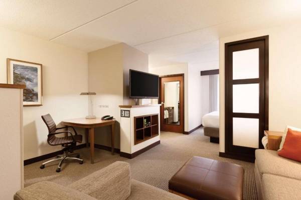 Workspace - Hyatt Place Boston/Medford