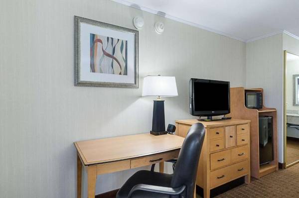 Workspace - Quality Inn & Suites Northampton - Amherst
